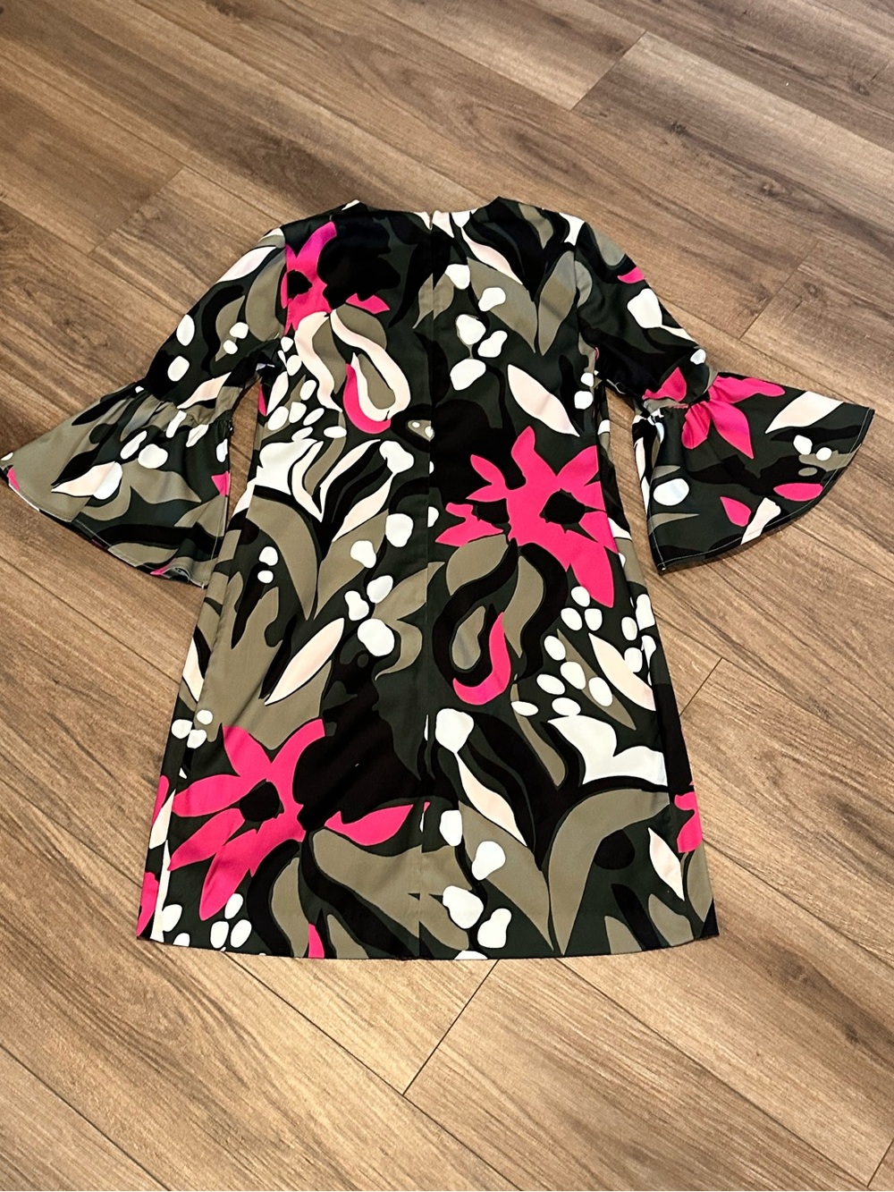 Abbey Glass Floral Print V-Neck Bell Sleeve Dress - Pink & Olive Small - Picture 5 of 7